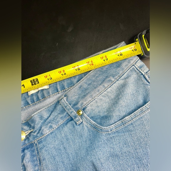 Nicki Minaj Mid Rise Cropped Women's Light Wash Blue Jeans Size 17/18 GUC - Picture 11 of 13